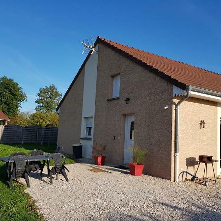 Gite Le Petit Pied-A-Terre La Chapelle-Saint-Sauveur  Dış mekan fotoğraf